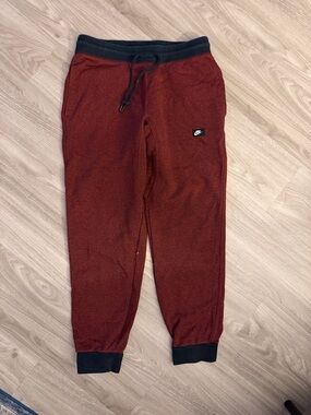 Nike Men's Maroon Joggers